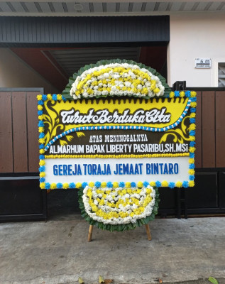 Papan Bunga Duka di Carenang Udik